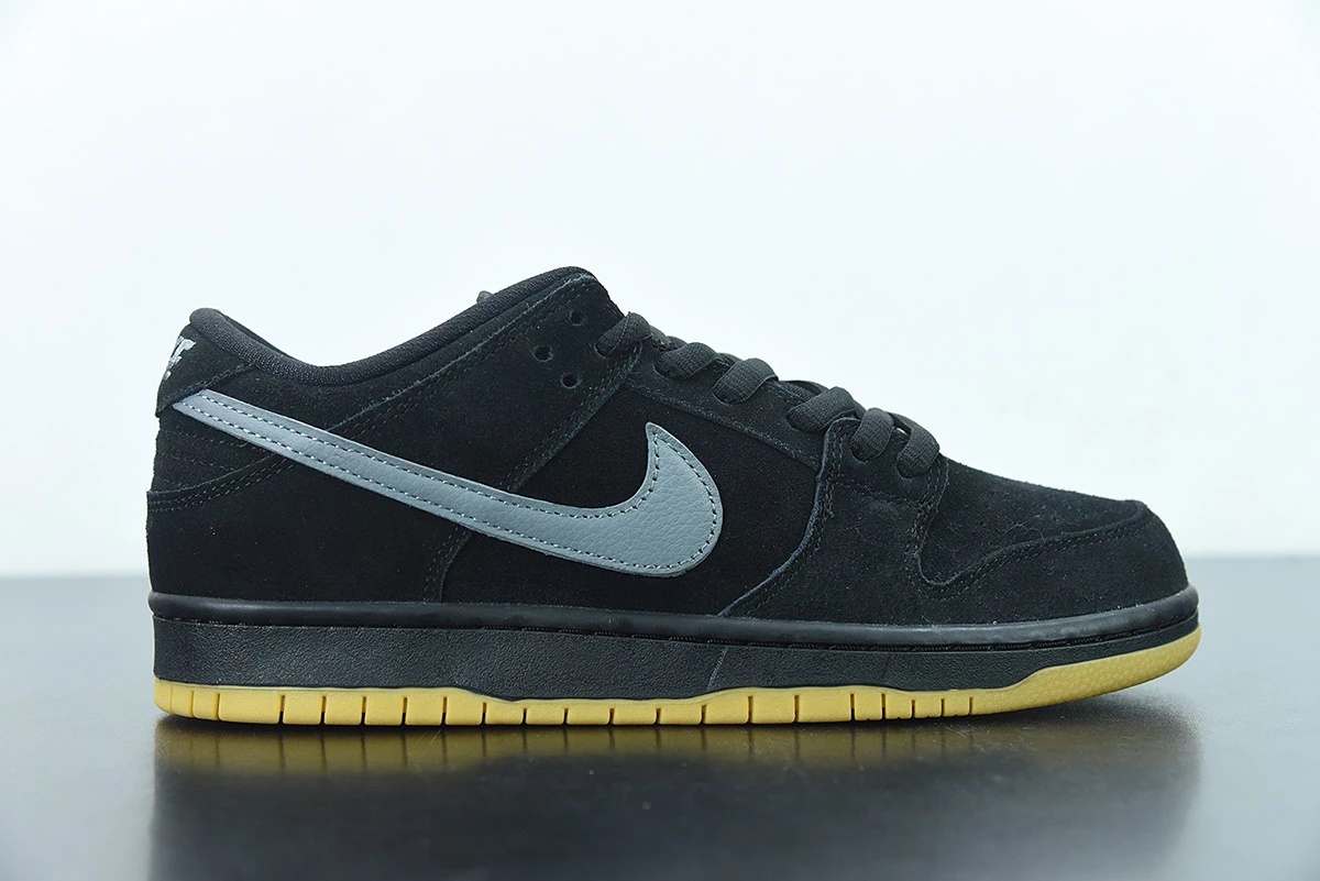 Fit Sporting Goods Nike SB Dunk Low “Fog” Black Grey BQ6817-010 For Sale - Image 2