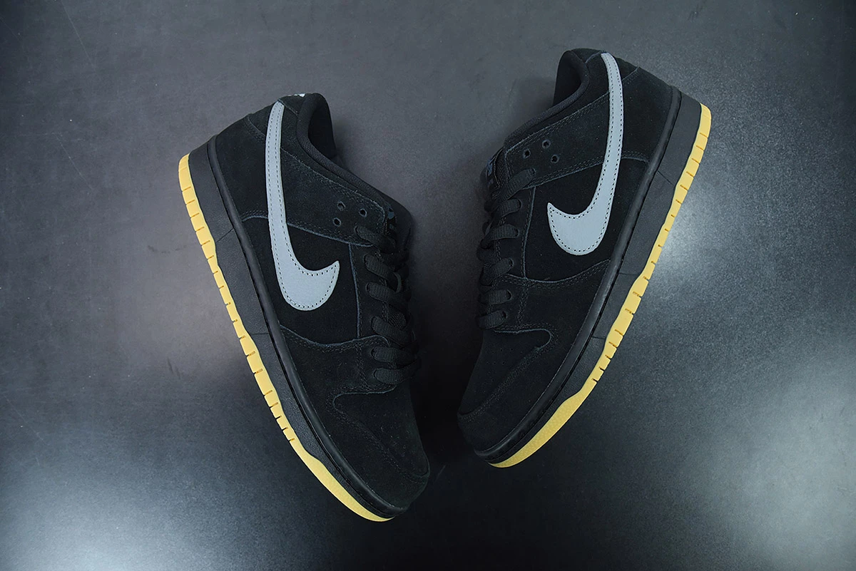 Fit Sporting Goods Nike SB Dunk Low “Fog” Black Grey BQ6817-010 For Sale - Image 4