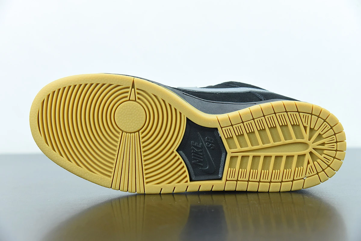 Fit Sporting Goods Nike SB Dunk Low “Fog” Black Grey BQ6817-010 For Sale - Image 8