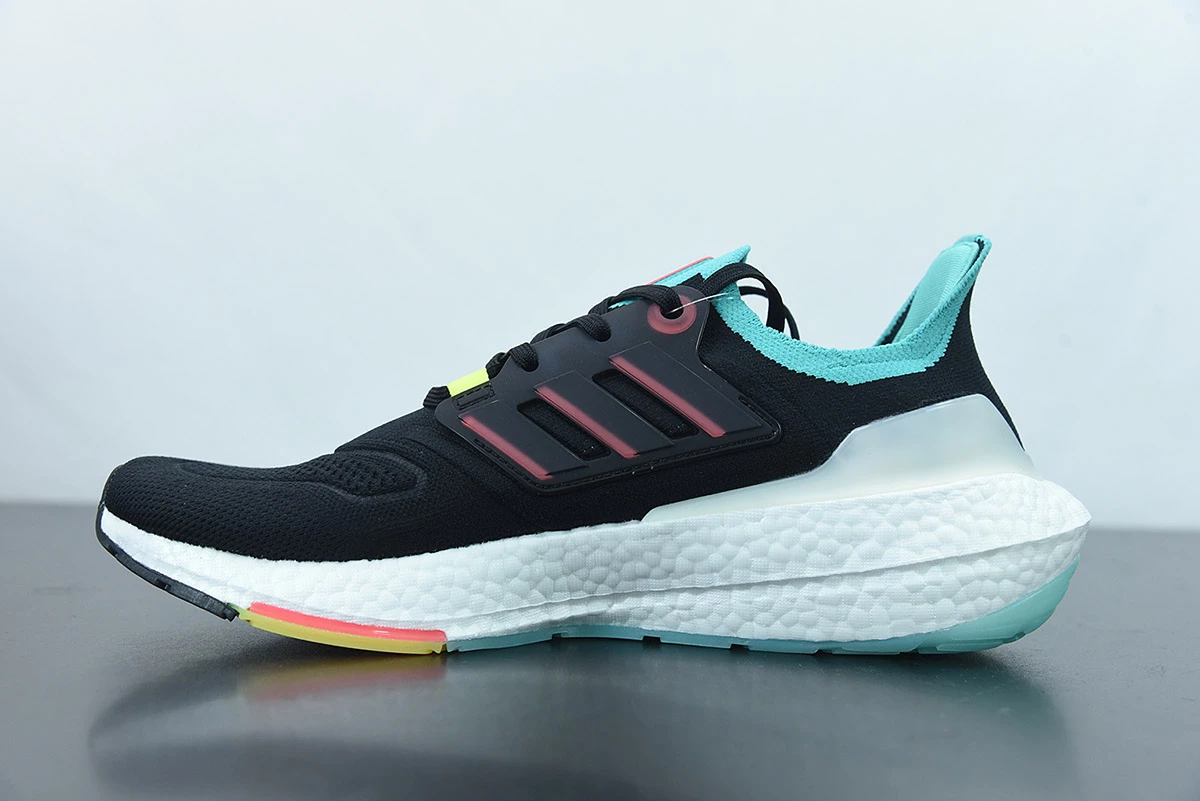 Fit Sporting Goods Adidas Ultra Boost 22 Black/Mint Green Noir/Menthe Verte For Sale - Image 3