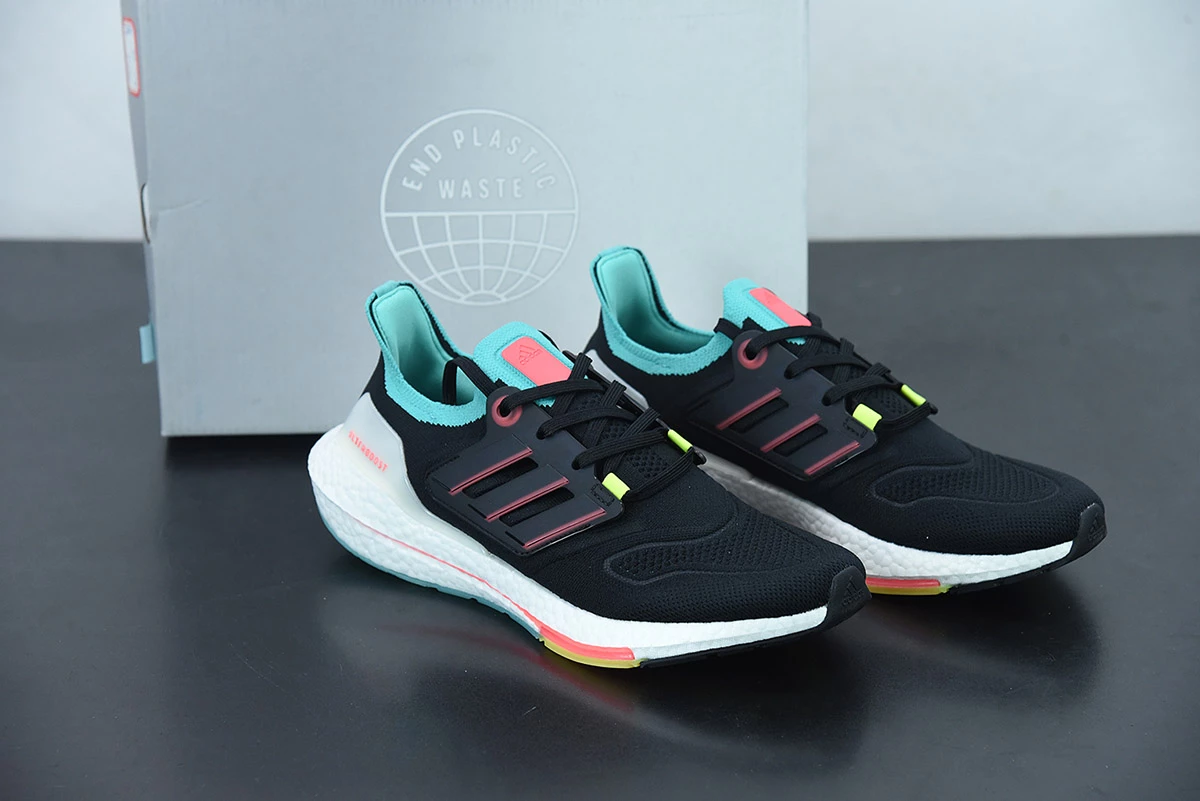 Fit Sporting Goods Adidas Ultra Boost 22 Black/Mint Green Noir/Menthe Verte For Sale